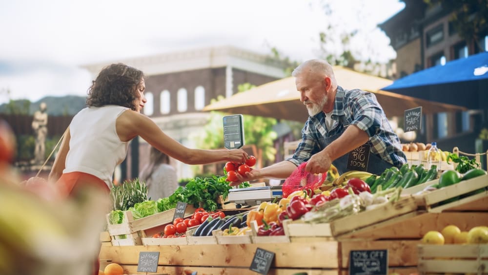 Young,Beautiful,Customer,Shopping,For,Fresh,Natural,Vegetables,For,A