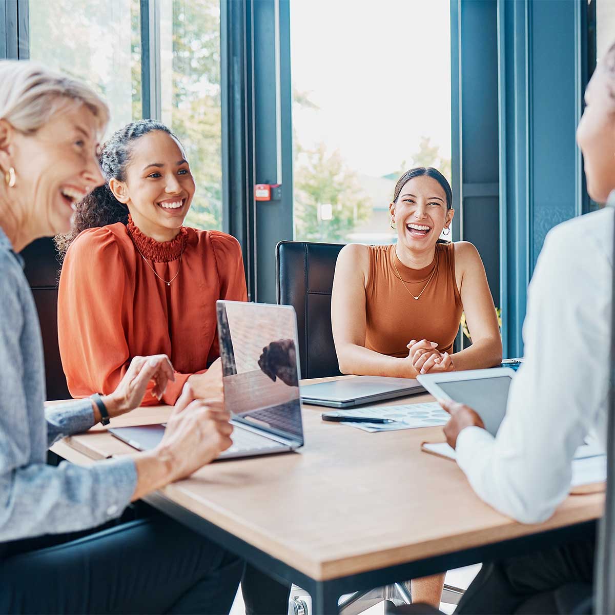 Women-in-meeting